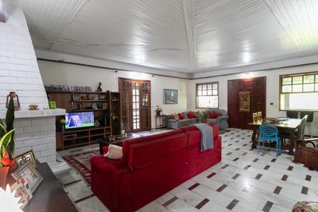 Casa à venda com 1000m², 3 quartos e 6 vagas Casa à venda com 1000m², 3 quartos e 6 vagasSala