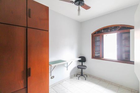 Casa à venda com 206m², 4 quartos e 3 vagas Casa à venda com 206m², 4 quartos e 3 vagasQuarto 2