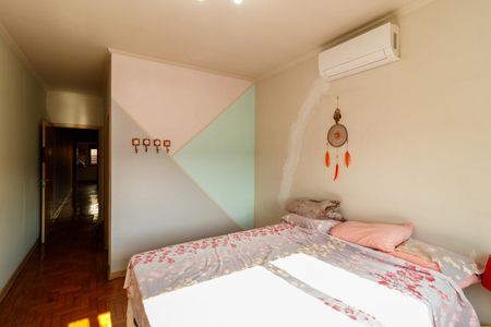 Casa à venda com 200m², 3 quartos e 2 vagas Casa à venda com 200m², 3 quartos e 2 vagasSuíte