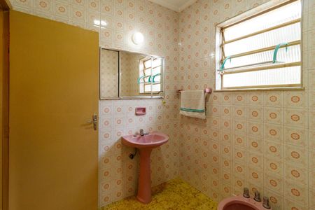 Casa à venda com 200m², 3 quartos e 2 vagas Casa à venda com 200m², 3 quartos e 2 vagasBanheiro
