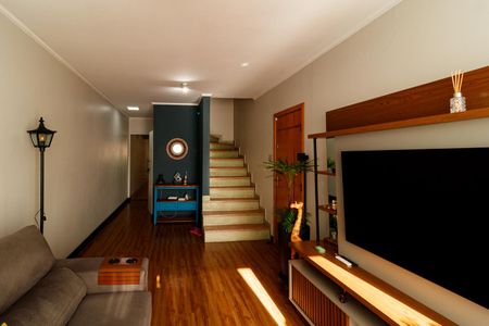 Casa à venda com 200m², 3 quartos e 2 vagas Casa à venda com 200m², 3 quartos e 2 vagasSala