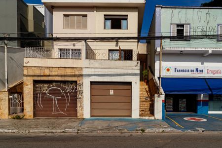 Casa à venda com 200m², 3 quartos e 2 vagas Casa à venda com 200m², 3 quartos e 2 vagasFachada