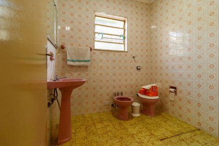 Casa à venda com 200m², 3 quartos e 2 vagas Casa à venda com 200m², 3 quartos e 2 vagasBanheiro