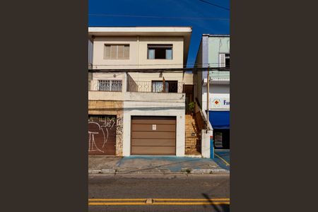 Casa à venda com 200m², 3 quartos e 2 vagas Casa à venda com 200m², 3 quartos e 2 vagasFachada
