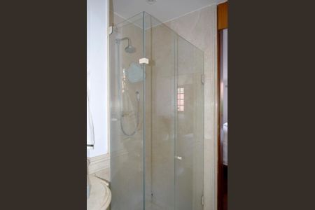 Casa à venda com 535m², 4 quartos e 4 vagasBanheiro da Suíte 2