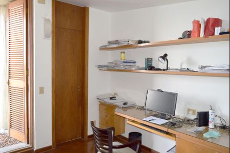 Casa à venda com 535m², 4 quartos e 4 vagasSuíte 3