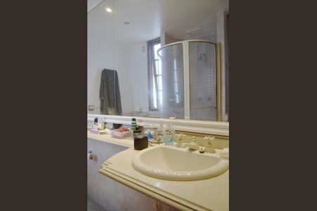 Casa à venda com 535m², 4 quartos e 4 vagasBanheiro da Suíte 3