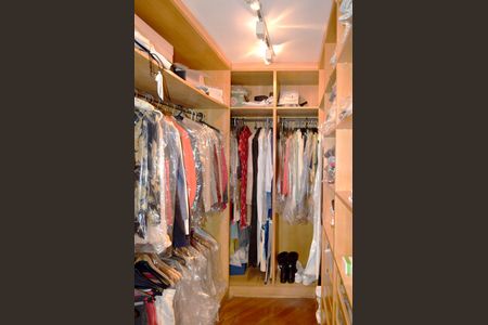 Casa à venda com 535m², 4 quartos e 4 vagasCloset da suíte 2