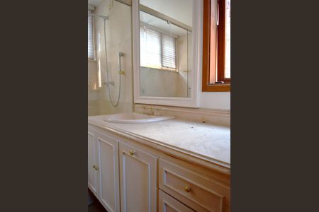 Casa à venda com 535m², 4 quartos e 4 vagasBanheiro da Suíte 1