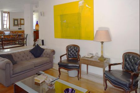 Casa à venda com 535m², 4 quartos e 4 vagasSala de TV