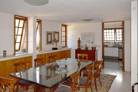 Casa à venda com 535m², 4 quartos e 4 vagasSala de jantar