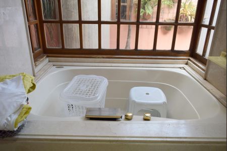 Casa à venda com 535m², 4 quartos e 4 vagasBanheiro da Suíte 2