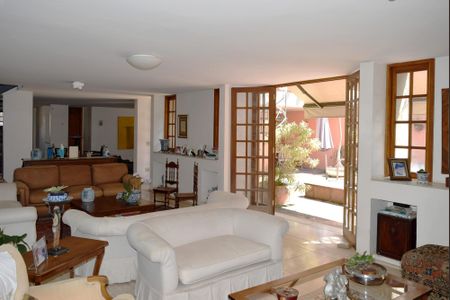 Casa à venda com 535m², 4 quartos e 4 vagasSala de estar