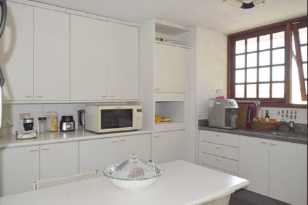 Casa à venda com 535m², 4 quartos e 4 vagasCozinha