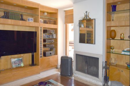 Casa à venda com 535m², 4 quartos e 4 vagasSala de TV