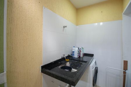 Casa de condomínio à venda com 75m², 2 quartos e 1 vagaÁrea de Serviço