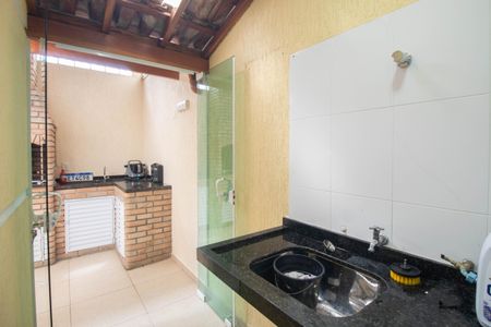 Casa de condomínio à venda com 75m², 2 quartos e 1 vagaÁrea de Serviço