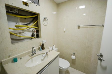 Apartamento à venda com 77m², 2 quartos e 1 vagaBanheiro Social