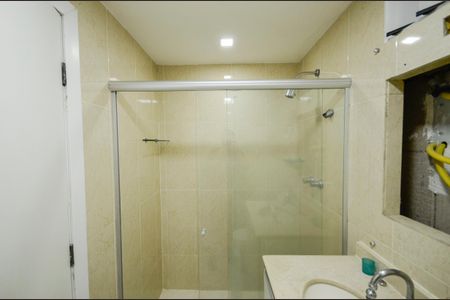 Apartamento à venda com 77m², 2 quartos e 1 vagaBanheiro Social