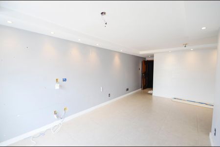 Apartamento à venda com 77m², 2 quartos e 1 vagaSala