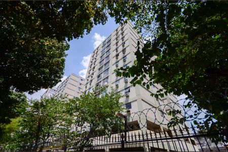 Apartamento à venda com 77m², 2 quartos e 1 vagaFachada e placa