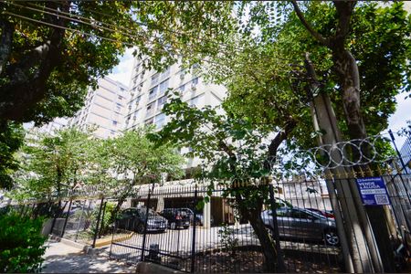 Apartamento à venda com 77m², 2 quartos e 1 vagaFachada e placa