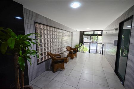 Apartamento à venda com 154m², 4 quartos e 2 vagas Apartamento à venda com 154m², 4 quartos e 2 vagasHall