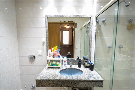 Apartamento à venda com 154m², 4 quartos e 2 vagas Apartamento à venda com 154m², 4 quartos e 2 vagasBanheiro da Suíte 2