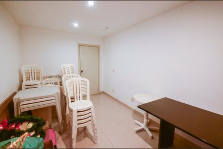 Apartamento à venda com 154m², 4 quartos e 2 vagas Apartamento à venda com 154m², 4 quartos e 2 vagasÁrea comum - Salão de festas