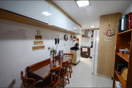 Apartamento à venda com 154m², 4 quartos e 2 vagas Apartamento à venda com 154m², 4 quartos e 2 vagasCozinha