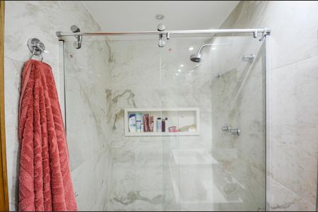 Apartamento à venda com 154m², 4 quartos e 2 vagas Apartamento à venda com 154m², 4 quartos e 2 vagasBanheiro da Suíte 1