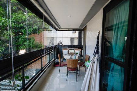 Apartamento à venda com 154m², 4 quartos e 2 vagas Apartamento à venda com 154m², 4 quartos e 2 vagasVaranda da Sala