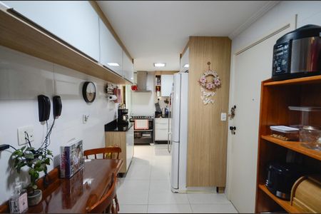 Apartamento à venda com 154m², 4 quartos e 2 vagas Apartamento à venda com 154m², 4 quartos e 2 vagasCozinha