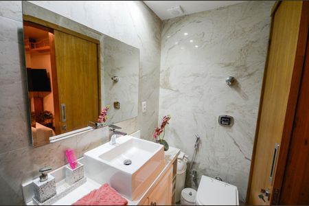 Apartamento à venda com 154m², 4 quartos e 2 vagas Apartamento à venda com 154m², 4 quartos e 2 vagasBanheiro da Suíte 1