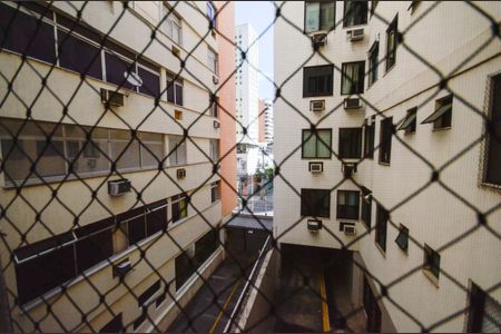 Apartamento à venda com 154m², 4 quartos e 2 vagas Apartamento à venda com 154m², 4 quartos e 2 vagasVista da Suíte 2