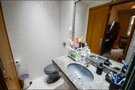 Apartamento à venda com 154m², 4 quartos e 2 vagas Apartamento à venda com 154m², 4 quartos e 2 vagasBanheiro da Suíte 2