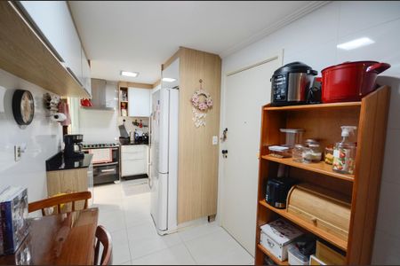 Apartamento à venda com 154m², 4 quartos e 2 vagas Apartamento à venda com 154m², 4 quartos e 2 vagasCozinha