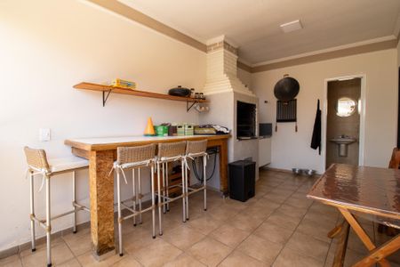 Casa à venda com 328m², 5 quartos e 4 vagas Casa à venda com 328m², 5 quartos e 4 vagasEspaço Gourmet