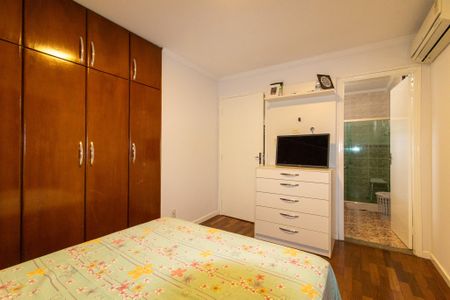 Casa à venda com 328m², 5 quartos e 4 vagas Casa à venda com 328m², 5 quartos e 4 vagasSuíte 2