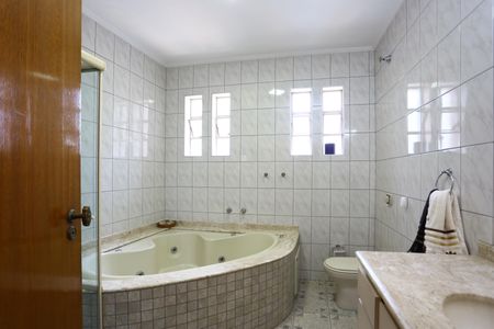 Casa à venda com 442m², 3 quartos e 4 vagasBanheiro da Suíte