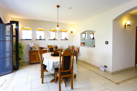 Casa à venda com 442m², 3 quartos e 4 vagasSala