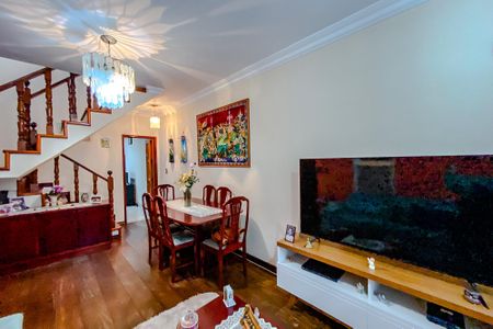 Casa à venda com 140m², 3 quartos e 2 vagasSala