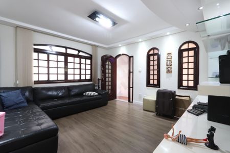 Casa para alugar com 150m², 3 quartos e 2 vagasSala