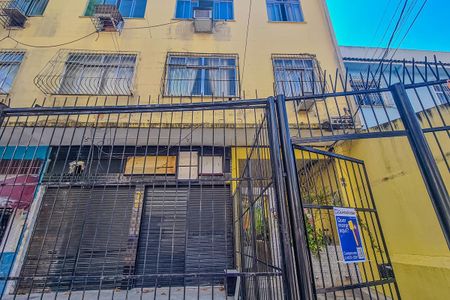 Apartamento à venda com 65m², 2 quartos e sem vagaFachada do condomínio com placa