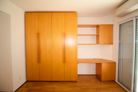 Apartamento à venda com 120m², 2 quartos e 4 vagasQuarto 2