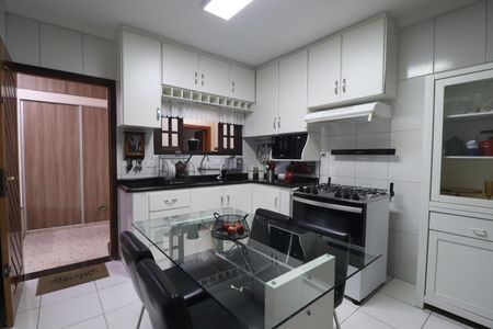 Casa à venda com 136m², 2 quartos e 2 vagasCozinha