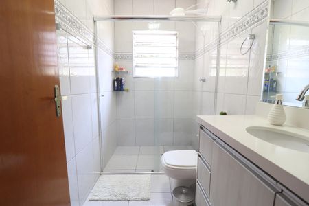 Casa à venda com 136m², 2 quartos e 2 vagasBanheiro