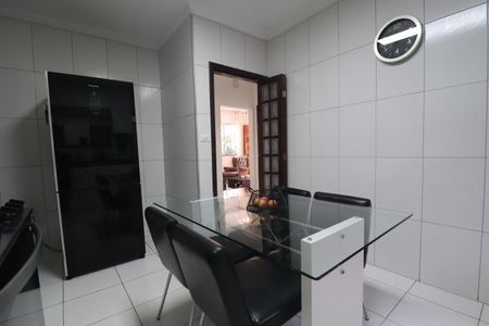 Casa à venda com 136m², 2 quartos e 2 vagasCozinha