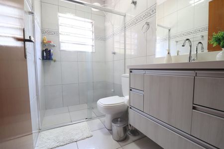 Casa à venda com 136m², 2 quartos e 2 vagasBanheiro