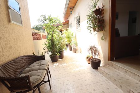 Casa à venda com 136m², 2 quartos e 2 vagasEntrada